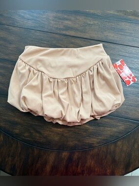 NWT Bubble Hem Skirt Juniors Size Medium Beige Tan Pull On Fun Flirty Summer